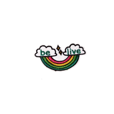 O bordado feito sob encomenda de DiY do logotipo do chapéu da roupa remenda a etiqueta decorativa para a venda por atacado da fábrica do t-shirt do revestimento