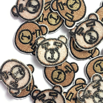 O ODM do OEM bordado personaliza o ferro no tipo Logo Badges do remendo